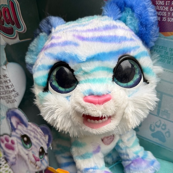 Hasbro FurReal North Interactive Plush - Blue and White - Picture 2 of 5